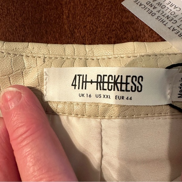 4th & Reckless NWT Ivory Crocodile Textured Bomber Jacket Sz 12-14 US - Picture 4 of 7